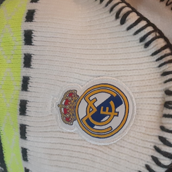 REAL MADRID,  Peruvian Tasseled Fleece Lined Beanie - Picture 7 of 11